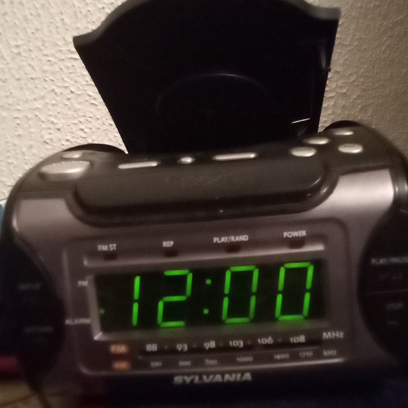 Digital Led Alarm Clock, Radio, CD Player - Picture 6 of 6